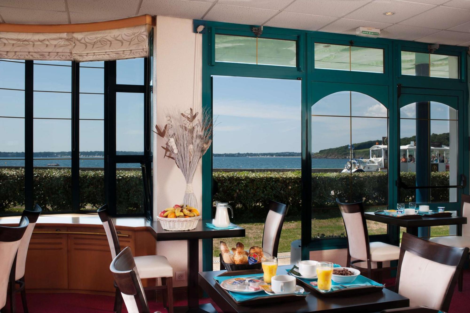 Brit Hotel De L'Ocean Конкарно Экстерьер фото
